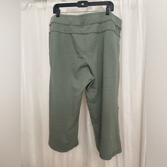 Terra & Sky 1X (16/18) sage green wide leg cropped lounge pants with raw hems - Picture 2 of 4